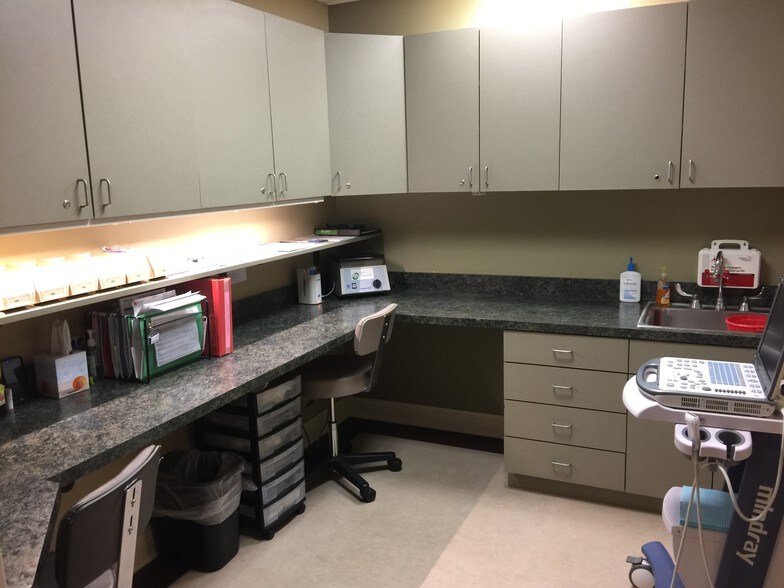 More Photos Of 6 E Saint Charles Rd, Lombard Medical For Lease