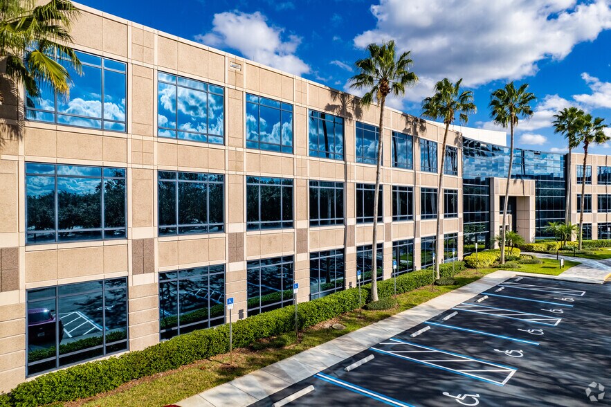 More Photos Of 3501 Quadrangle Blvd, Orlando Office For Lease