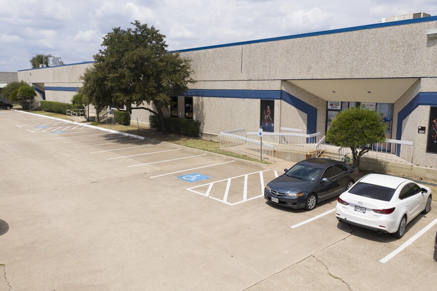 More Photos Of 2009 108th St, Grand Prairie Unknown For Lease