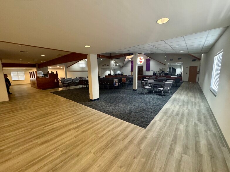 More Photos Of 2045 SE Green Oaks Blvd, Arlington Religious Facility For Lease