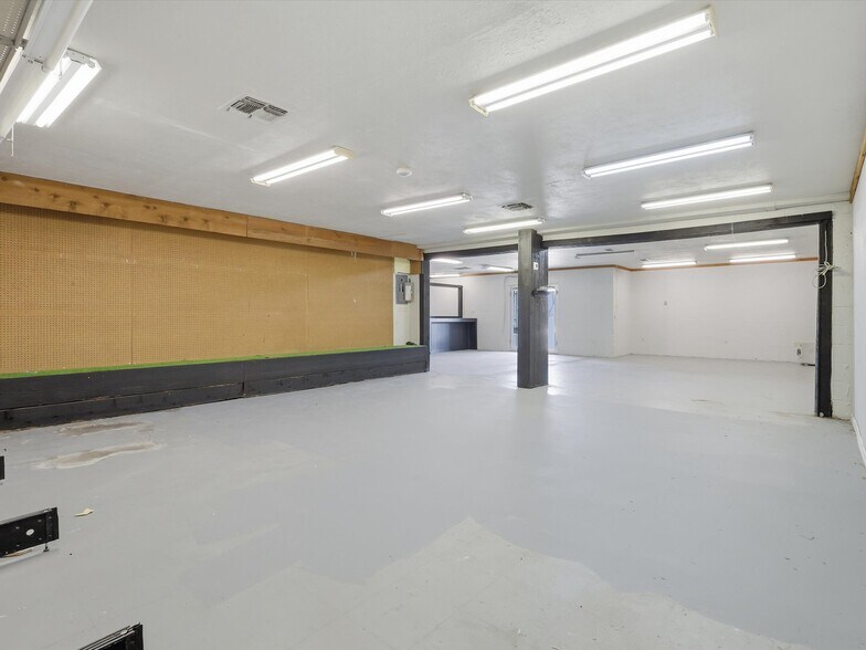 More Photos Of 4208 Benbrook Hwy, Fort Worth Office For Sale