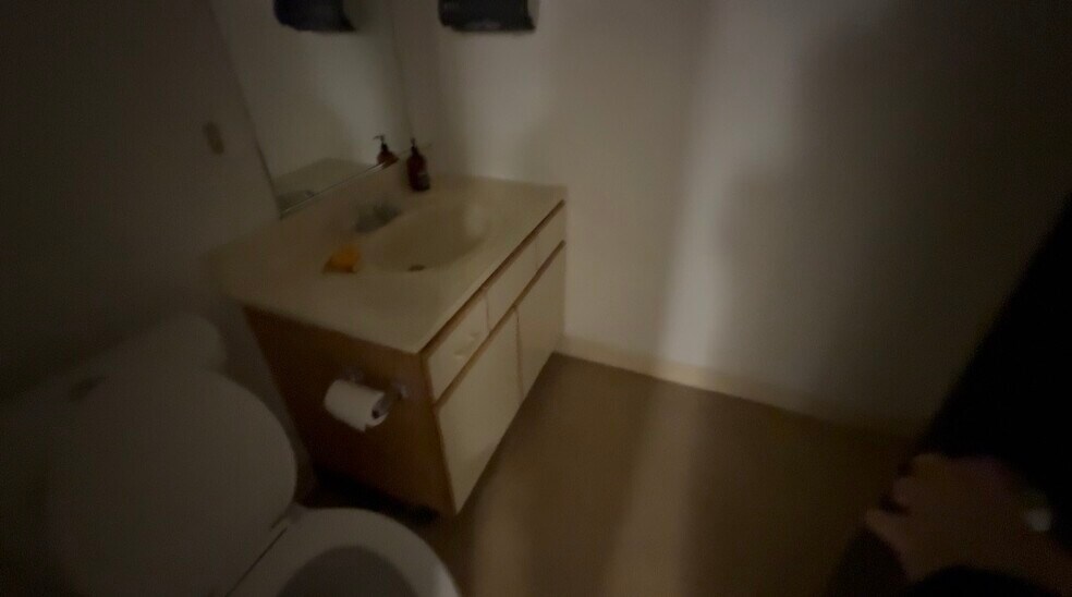 More Photos Of 537 N Wolf Rd, Wheeling Warehouse For Lease