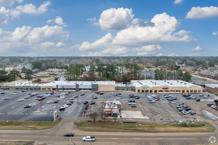 More Photos Of 1574 W Government St, Brandon Unknown For Lease