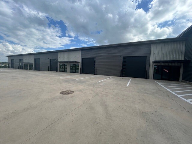 More Photos Of 3396 Kegley rd, Temple Showroom For Lease