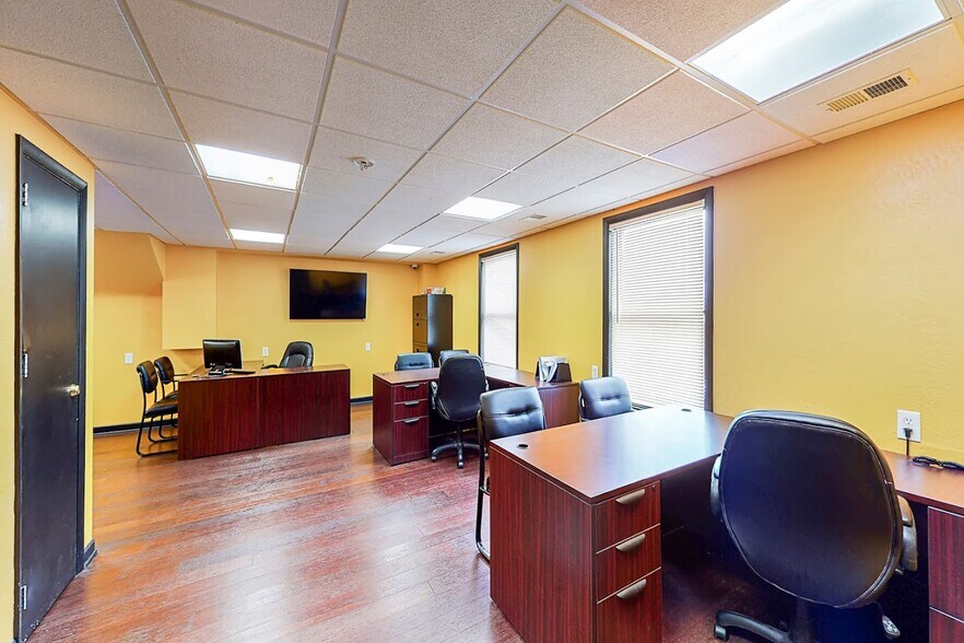 More Photos Of 3706-3710 Lebanon Church Rd, West Mifflin Auto Dealership For Lease