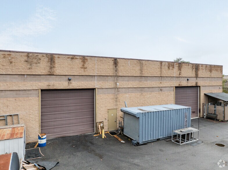 More Photos Of 28 Sawgrass Dr, Bellport Village Manufacturing For Sale