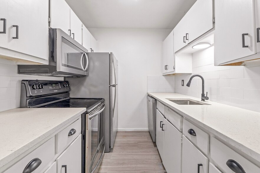 More Photos Of 1720 Wooten Park Dr, Austin Apartments For Sale