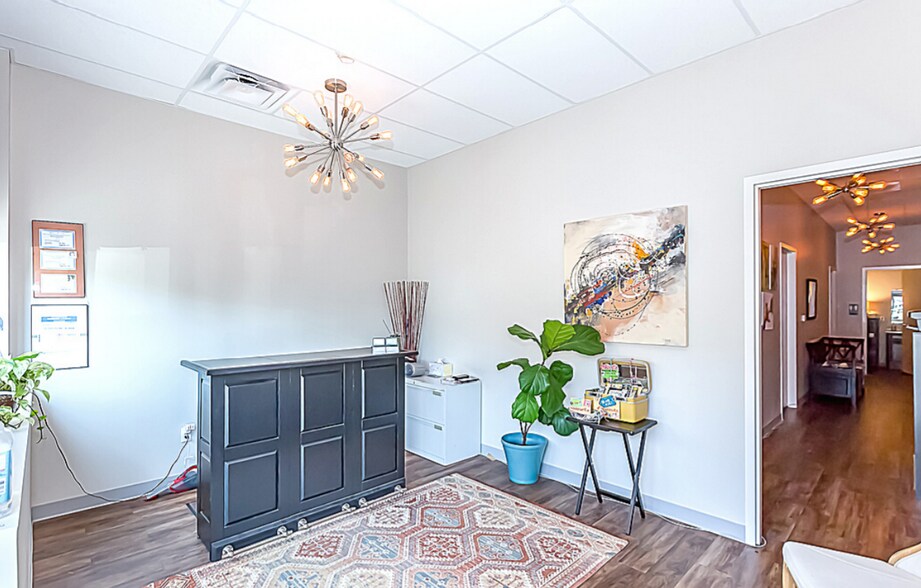 More Photos Of 3510-3526 NE Vivion Rd, Kansas City Unknown For Lease