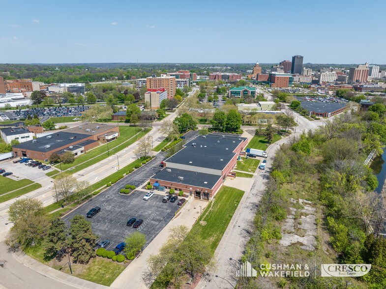 More Photos Of 160-190 Opportunity Pky, Akron Warehouse For Lease