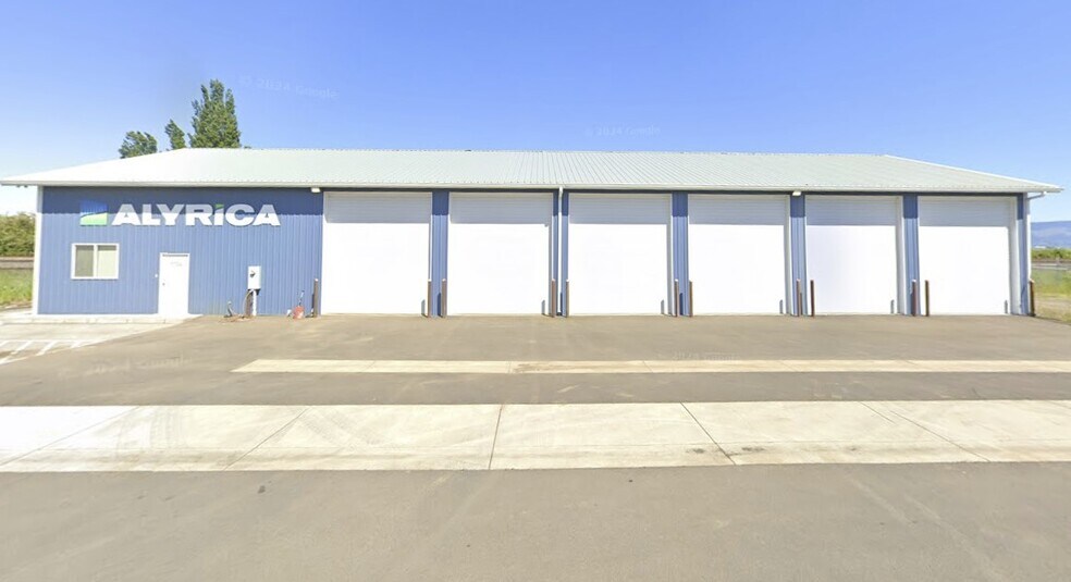 More Photos Of 1136 W 1st St, Halsey Warehouse For Lease