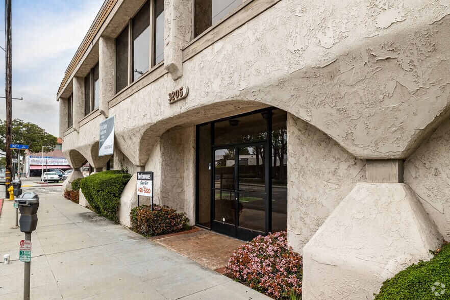More Photos Of 3205 Ocean Park Blvd, Santa Monica Loft Creative Space For Lease