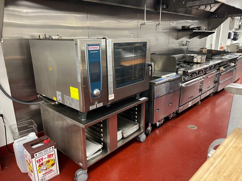 More Photos Of 28 Market St, Warren Theater Concert Hall For Lease