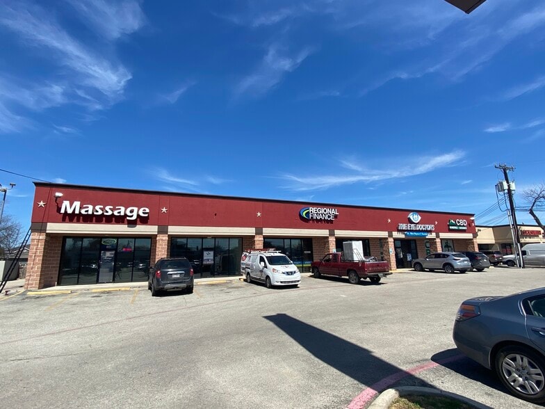 More Photos Of 1121 SW Military Dr, San Antonio Freestanding For Lease