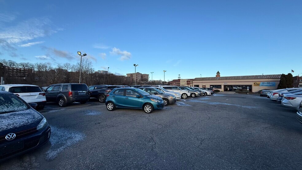 More Photos Of 124 3rd St, Allentown Auto Dealership For Lease