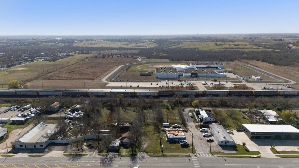 More Photos Of 921 W 2nd St, Taylor Land For Sale