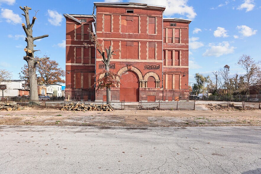 Primary Photo Of 4224 Fair Ave, Saint Louis Flex For Sale