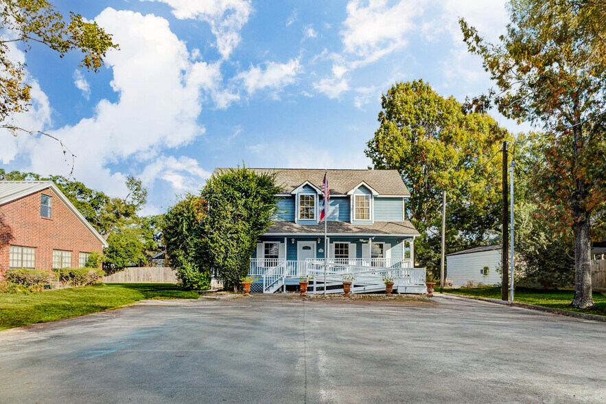 More Photos Of 1324 Avenue D, Katy Medical For Sale