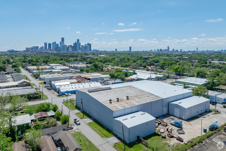 More Photos Of 1301 Hays St, Houston Warehouse For Lease