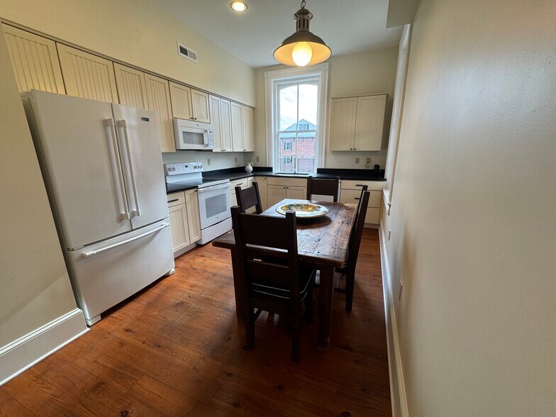 More Photos Of 17 Bridge St, Frenchtown Storefront Retail Office For Lease