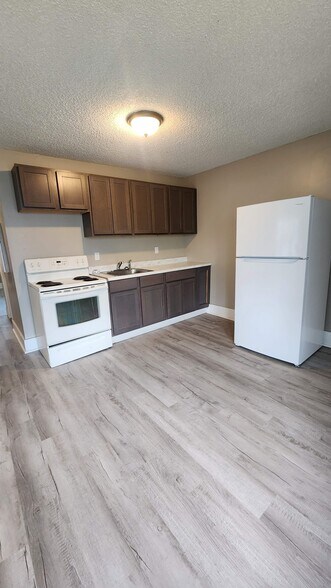 More Photos Of 400 E Sherman St, Hutchinson Apartments For Sale