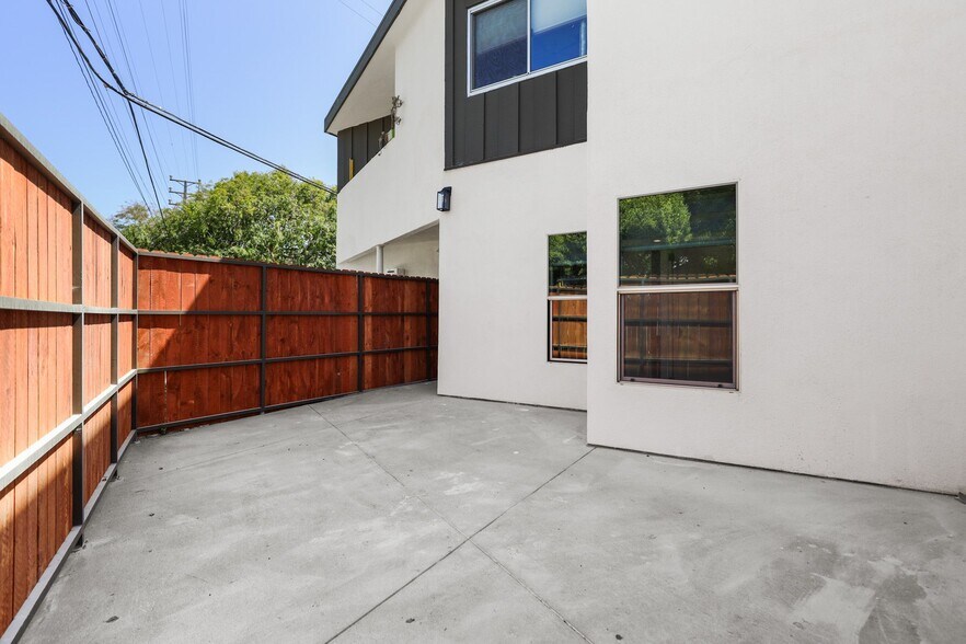 More Photos Of 2001 Penmar Ave, Venice Apartments For Sale