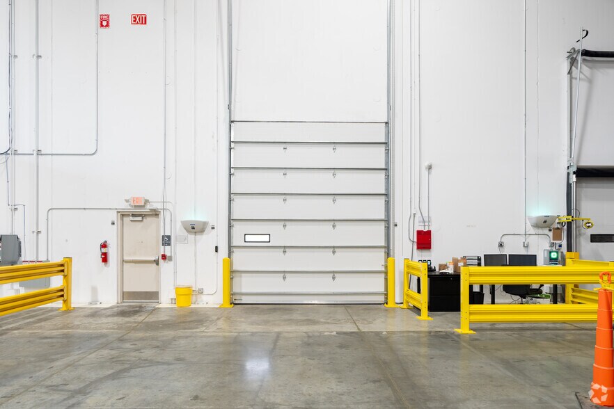 More Photos Of 3919 Lakeview Corporate Dr, Edwardsville Distribution For Lease