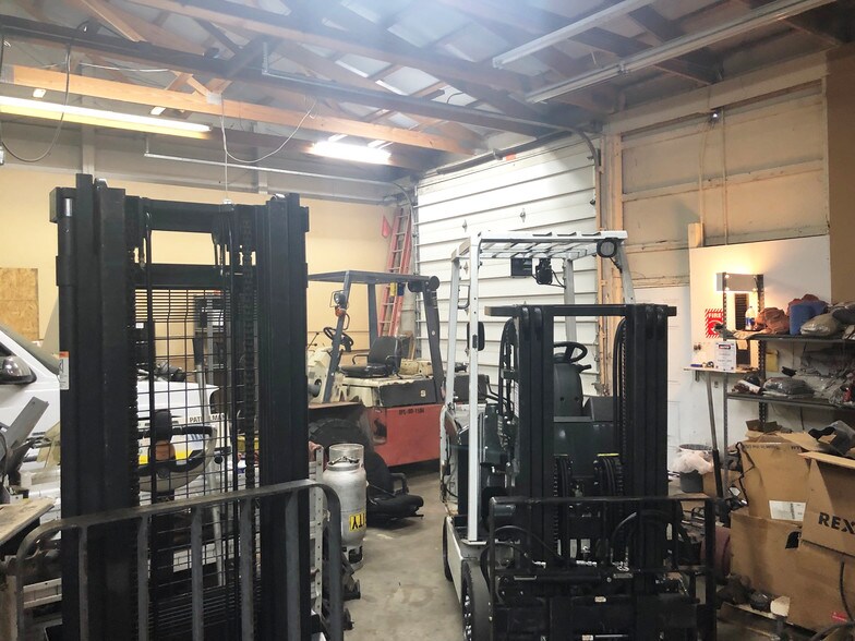 More Photos Of 3410 SW Chicago Dr, Grandville Warehouse For Lease