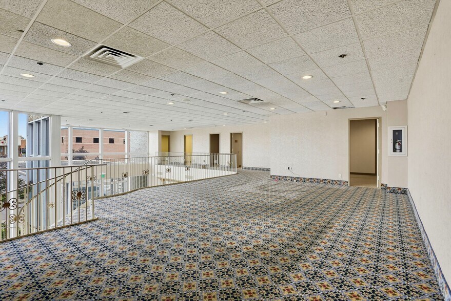 More Photos Of 505 Jermor Ln, Westminster Restaurant For Lease