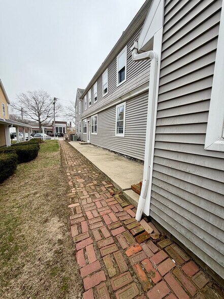 More Photos Of 129 Main St, Old Saybrook Apartments For Lease