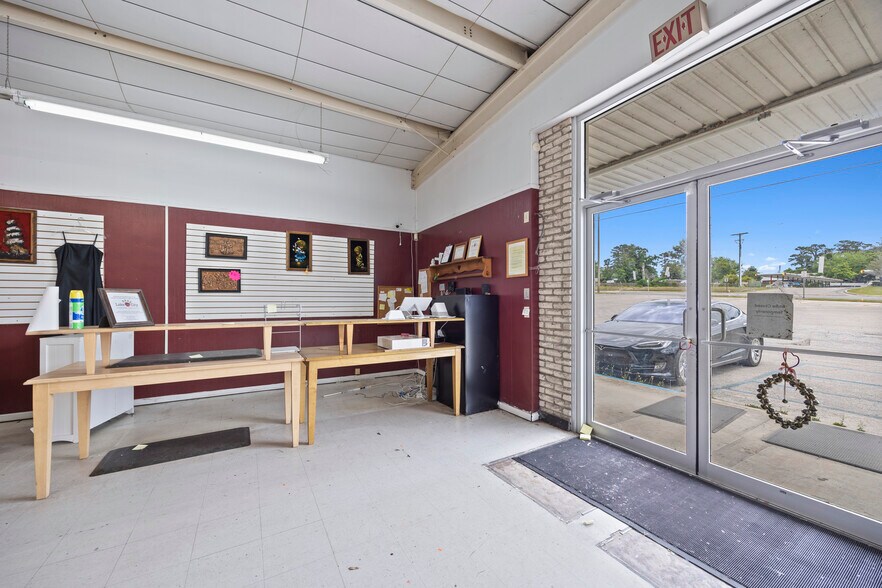 More Photos Of 1330 SW Main Blvd, Lake City Freestanding For Sale