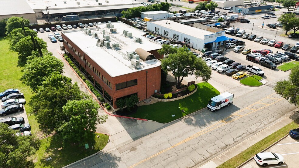 More Photos Of 1120 Metrocrest Dr, Carrollton Office For Sale