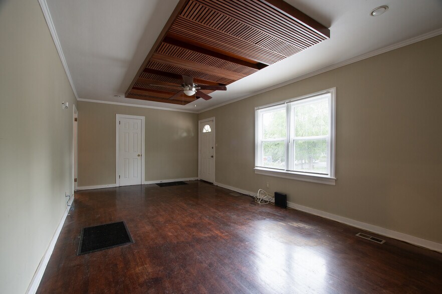 More Photos Of 1746 Hazelwood Dr SE, Marietta Office For Sale