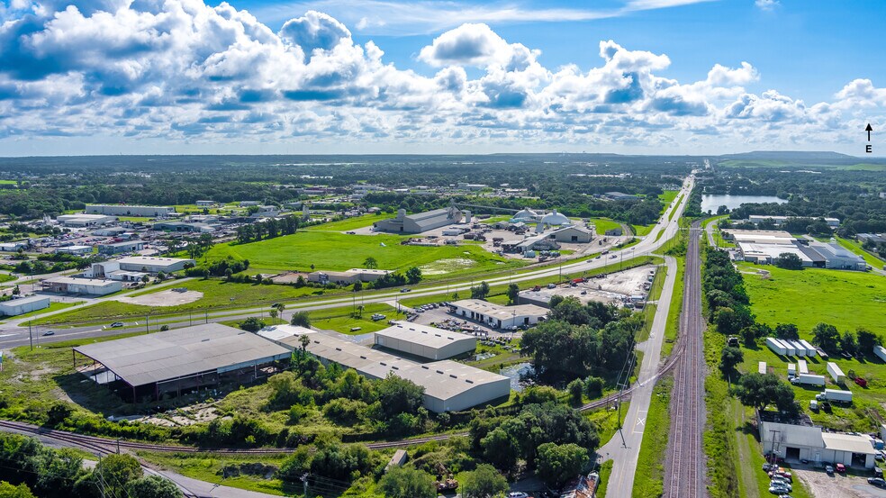 More Photos Of 2300 Hwy 60 W, Mulberry Warehouse For Lease