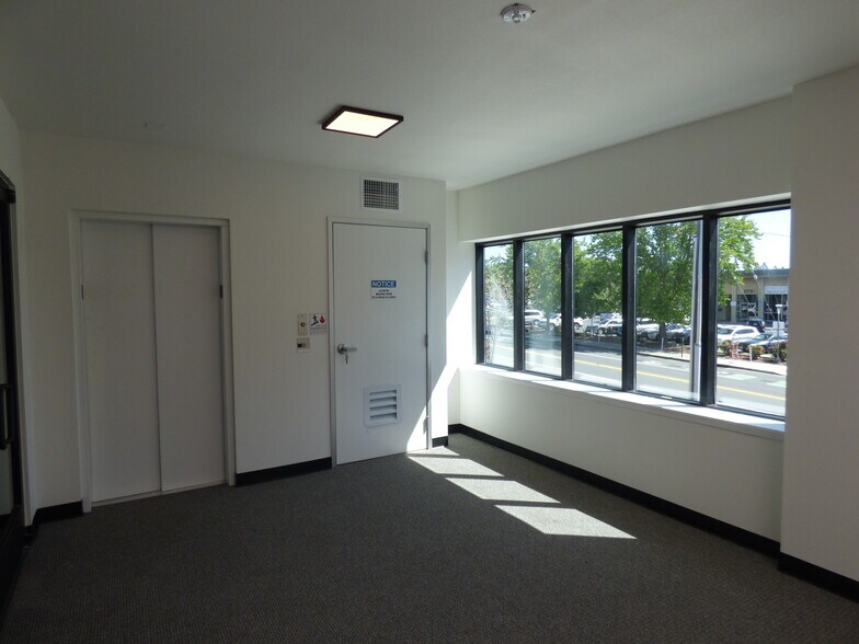 More Photos Of 2055 N Broadway, Walnut Creek Office For Sale