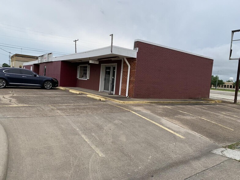More Photos Of 1031 9th St N, Texas City Storefront For Sale