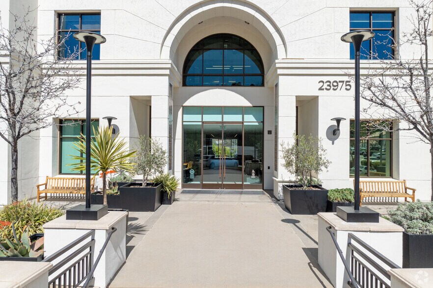 More Photos Of 23975 Park Sorrento, Calabasas Office For Lease