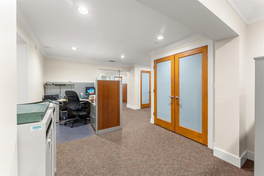 More Photos Of 525 N Harbor City Blvd, Melbourne Office For Sale