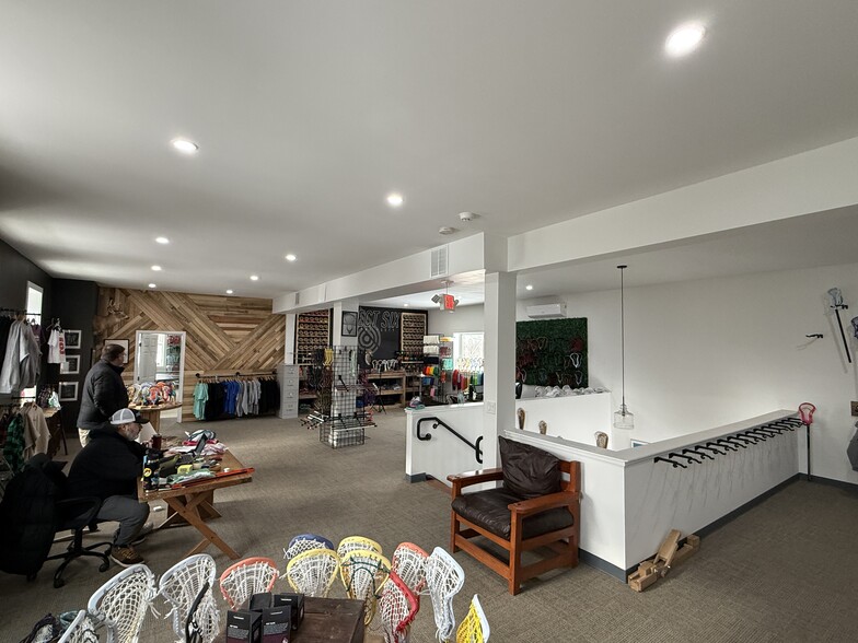 More Photos Of 11 Pottery Rd, Sullivan Unknown For Lease