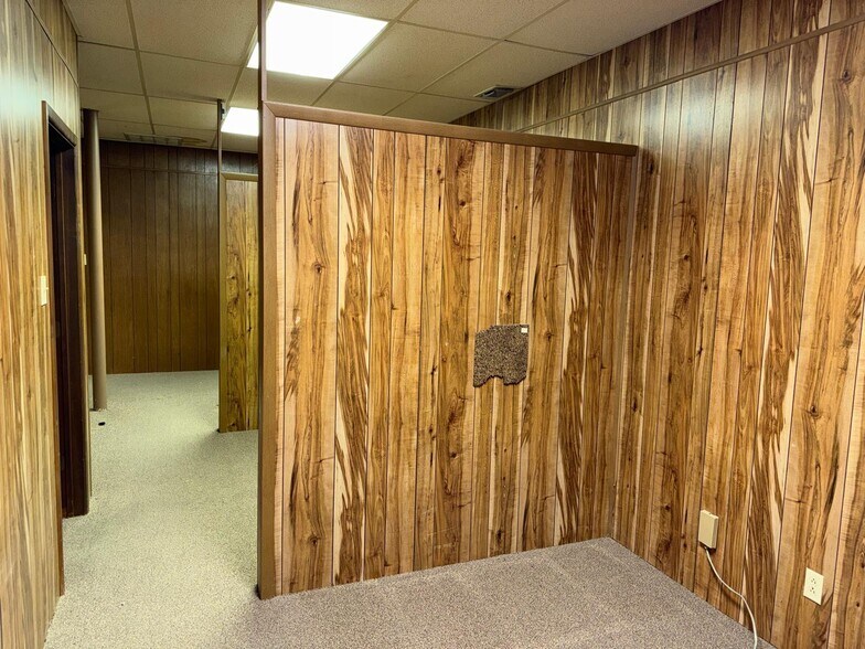 More Photos Of 2451 34th St, Lubbock Freestanding For Lease