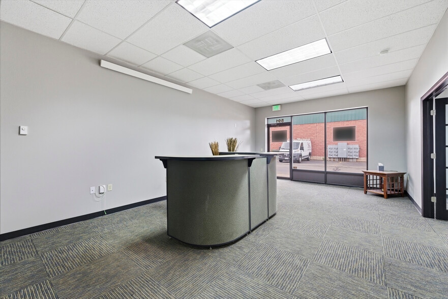 More Photos Of 587-623 Denver Ave, Loveland Flex For Lease