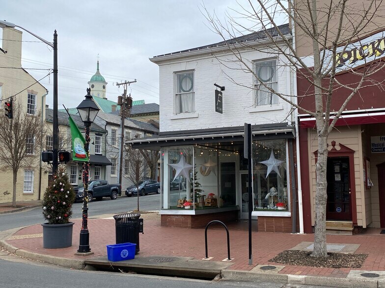 More Photos Of 900 Caroline St, Fredericksburg Storefront Retail Office For Lease