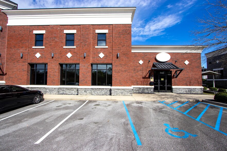 More Photos Of 943-945 E Main St, Lexington Office For Lease