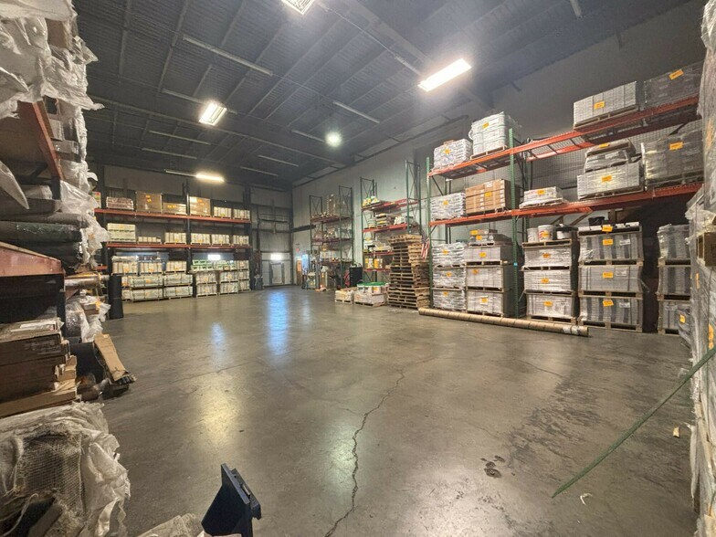 More Photos Of 3 Karen Dr, Westbrook Warehouse For Lease