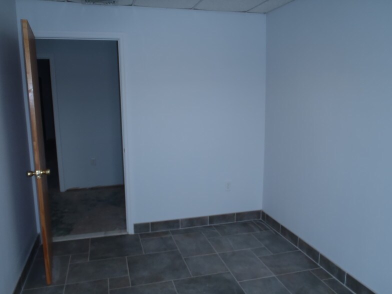 More Photos Of 1275 Bloomfield Ave, Fairfield Light Manufacturing For Lease