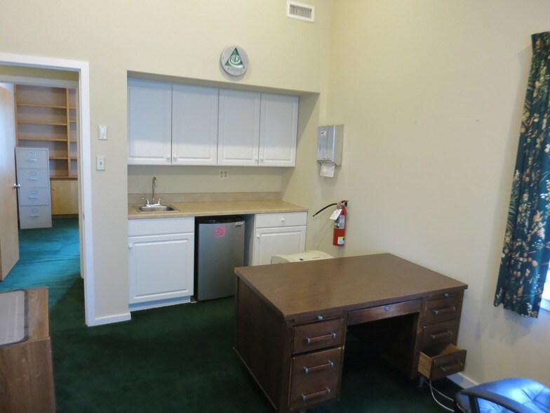 More Photos Of 920 Lawn Ave, Sellersville Medical For Sale