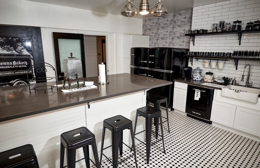 More Photos Of 202-208 W 4th St, Santa Ana Office For Lease