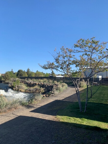 More Photos Of 62982 18th St, Bend Warehouse For Lease