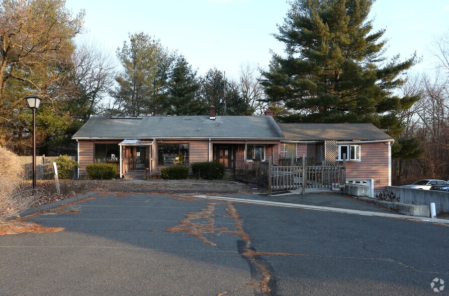 More Photos Of 1273 Queen St, Southington Freestanding For Sale