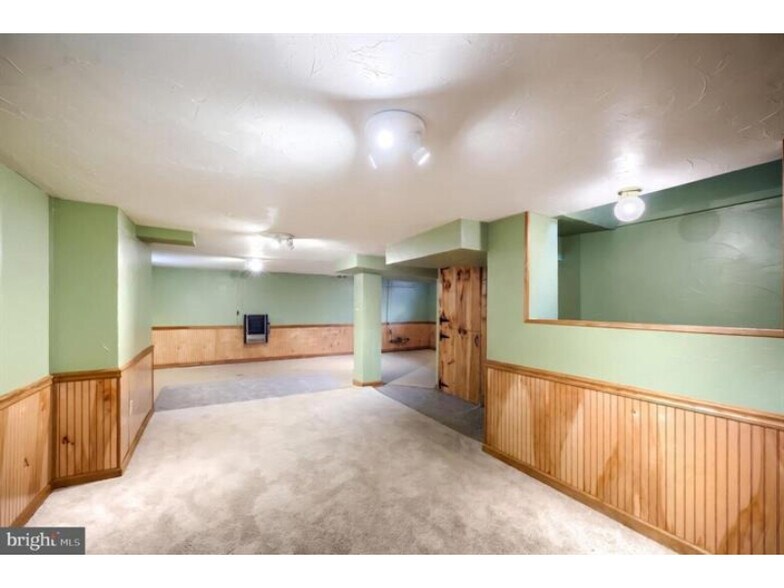 More Photos Of 2151 Maple Rd, York Flex For Sale