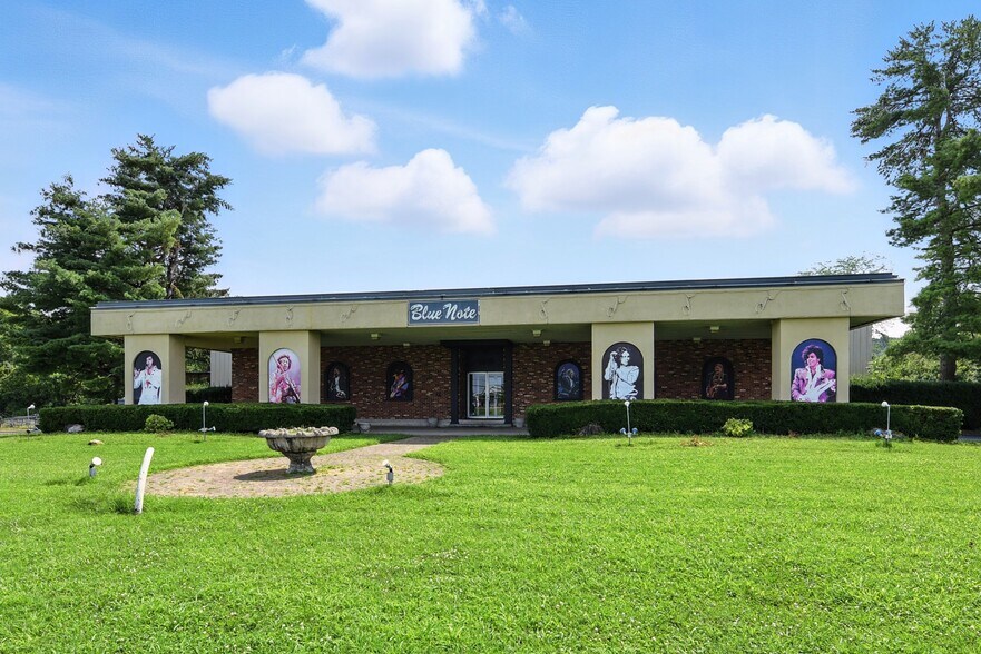 More Photos Of 9660 Dry Fork Rd, Harrison Bar For Sale
